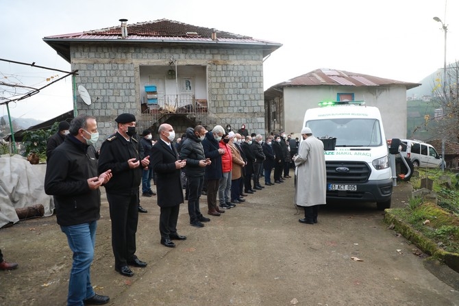 Cumhurbaşkanı Erdoğan'ın yeğeni Ahmet Erdoğan'ın cenazesi topr 18