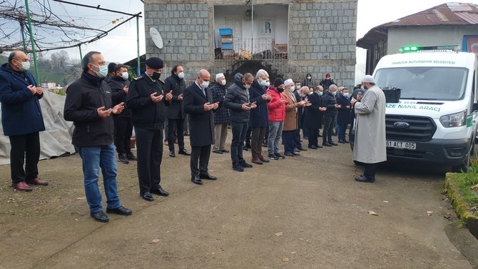 Cumhurbaşkanı Erdoğan'ın yeğeni Ahmet Erdoğan'ın cenazesi topr 7