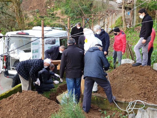 Cumhurbaşkanı Erdoğan'ın yeğeni Ahmet Erdoğan'ın cenazesi topr 8