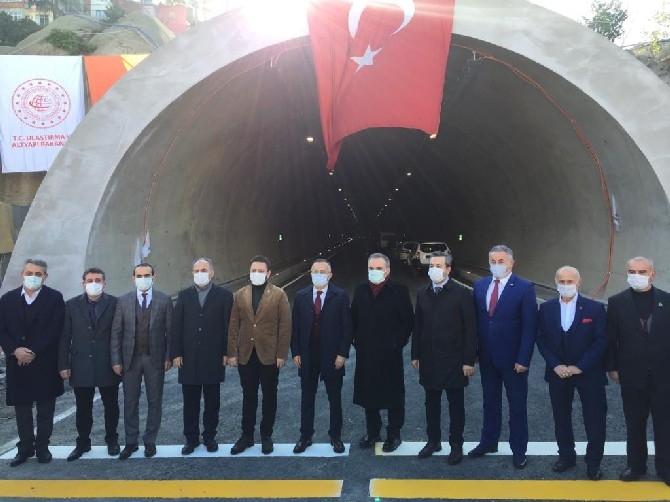 Salarha Tüneli'nin ilk tüpü hizmete açıldı. 10