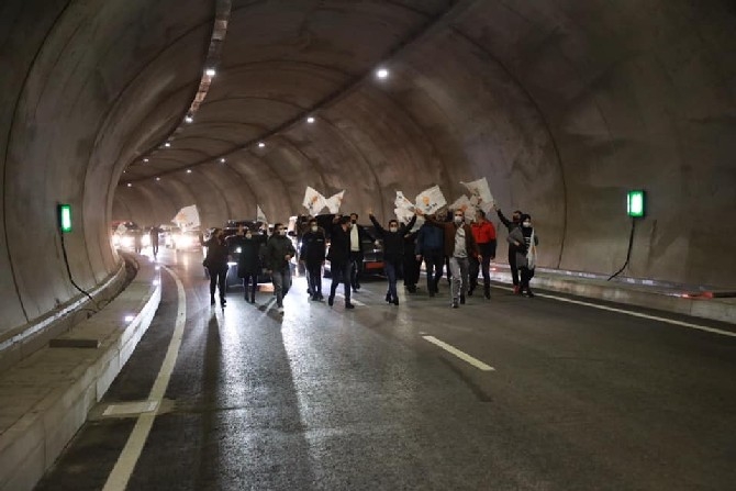Salarha Tüneli'nin ilk tüpü hizmete açıldı. 22