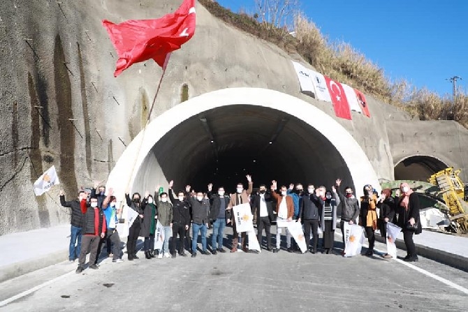 Salarha Tüneli'nin ilk tüpü hizmete açıldı. 24