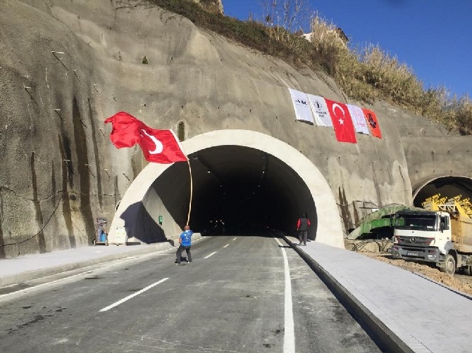 Salarha Tüneli'nin ilk tüpü hizmete açıldı. 3