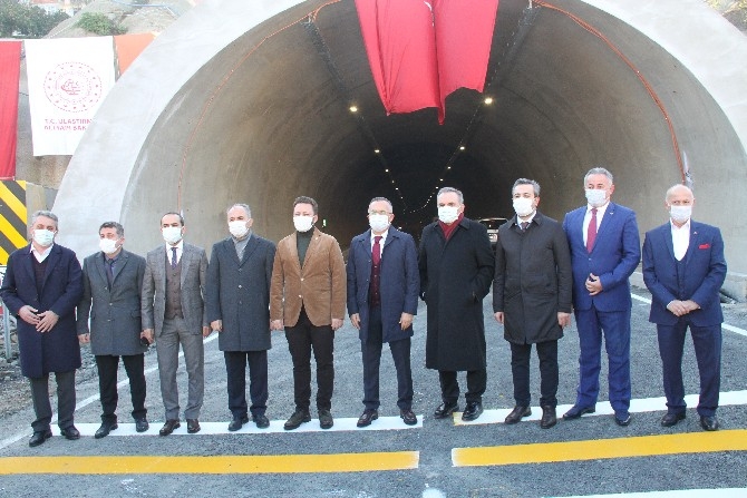 Salarha Tüneli'nin ilk tüpü hizmete açıldı. 40
