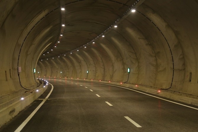 Salarha Tüneli'nin ilk tüpü hizmete açıldı. 48