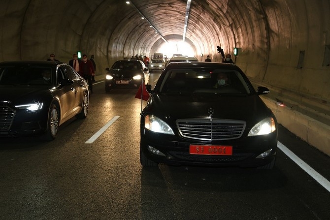 Salarha Tüneli'nin ilk tüpü hizmete açıldı. 49