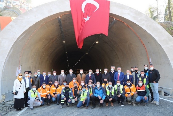Salarha Tüneli'nin ilk tüpü hizmete açıldı. 52