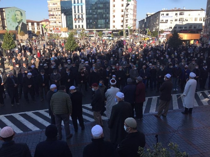 Çaykaralı Mehmet Köseoğlu Hocaefendi, Rize’de kılınan cenaze namazının a 30