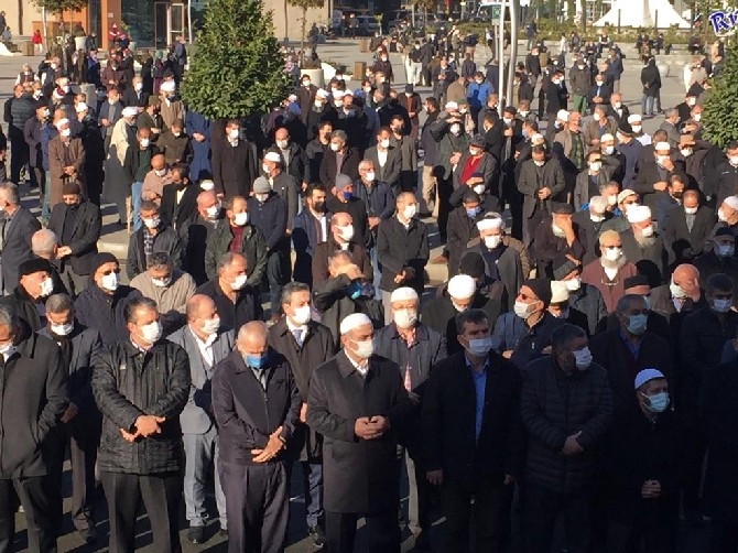 Çaykaralı Mehmet Köseoğlu Hocaefendi, Rize’de kılınan cenaze namazının a 34