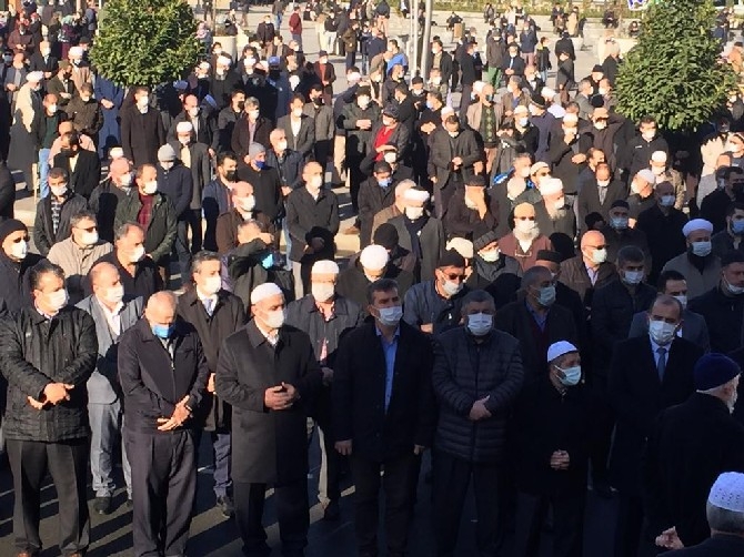 Çaykaralı Mehmet Köseoğlu Hocaefendi, Rize’de kılınan cenaze namazının a 41