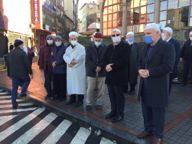Çaykaralı Mehmet Köseoğlu Hocaefendi, Rize’de kılınan cenaze namazının a 45