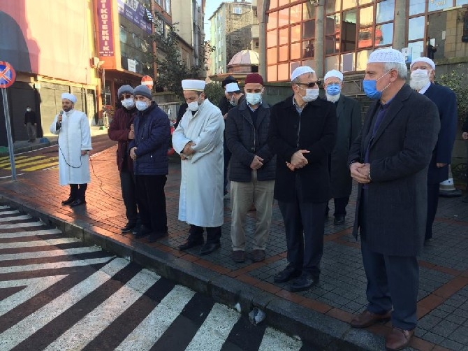 Çaykaralı Mehmet Köseoğlu Hocaefendi, Rize’de kılınan cenaze namazının a 47
