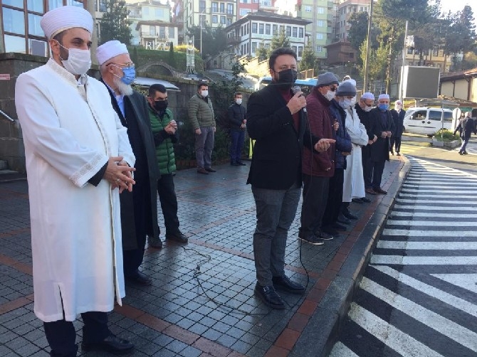 Çaykaralı Mehmet Köseoğlu Hocaefendi, Rize’de kılınan cenaze namazının a 50