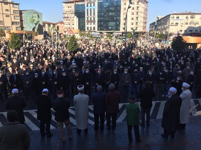 Çaykaralı Mehmet Köseoğlu Hocaefendi, Rize’de kılınan cenaze namazının a 53