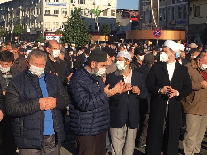 Çaykaralı Mehmet Köseoğlu Hocaefendi, Rize’de kılınan cenaze namazının a 60