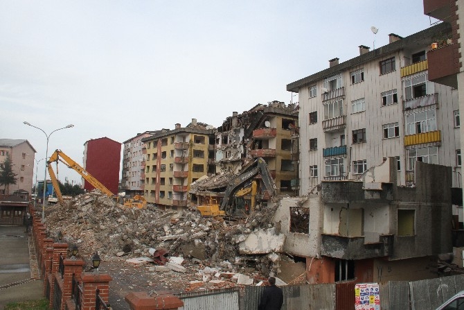 Rize'de kentsel dönüşüm çalışmaları kapsamında yıkımlar sürüyor 4