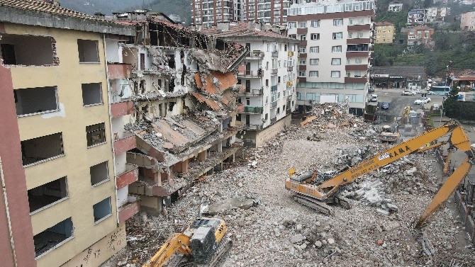 Rize'de kentsel dönüşüm çalışmaları kapsamında yıkımlar sürüyor 5