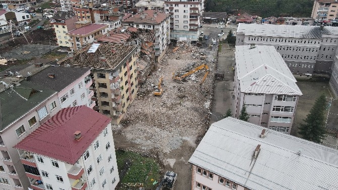 Rize'de kentsel dönüşüm çalışmaları kapsamında yıkımlar sürüyor 6