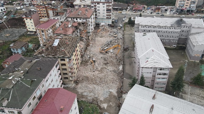 Rize'de kentsel dönüşüm çalışmaları kapsamında yıkımlar sürüyor 7