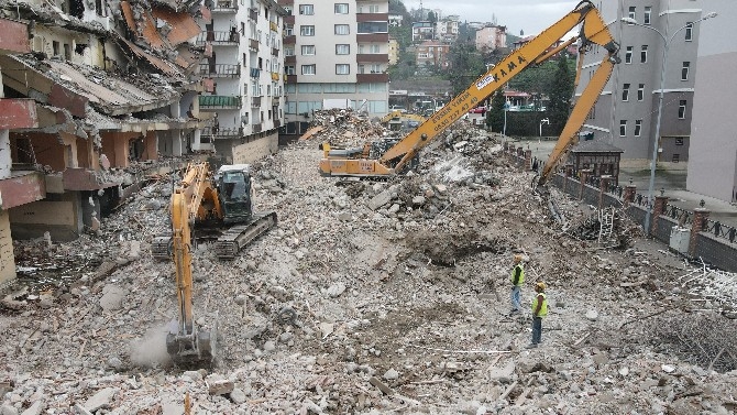 Rize'de kentsel dönüşüm çalışmaları kapsamında yıkımlar sürüyor 8