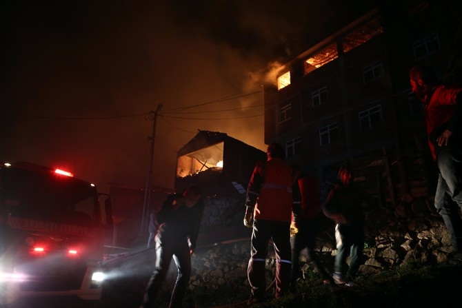 Araklı'daki yangın 6 saatte kontrol altına alındı 11