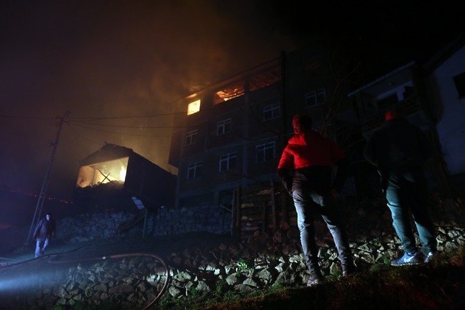 Araklı'daki yangın 6 saatte kontrol altına alındı 22