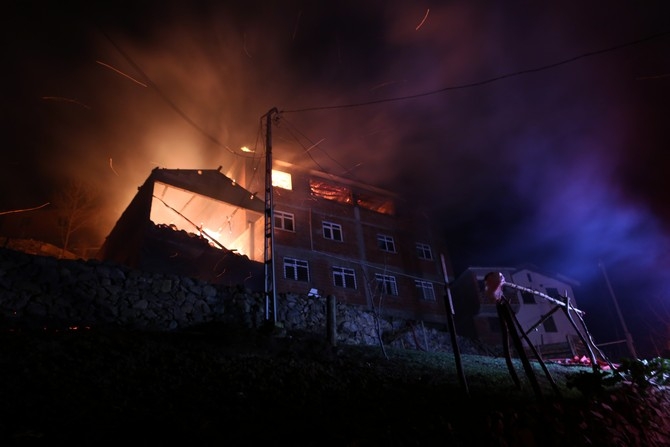 Araklı'daki yangın 6 saatte kontrol altına alındı 4