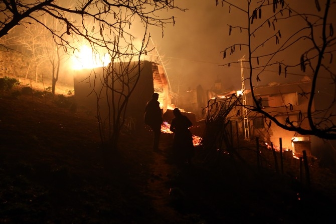 Araklı'daki yangın 6 saatte kontrol altına alındı 6