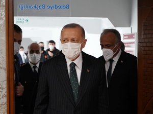 Cumhurbaşkanı Erdoğan, Güneysu Belediyesi’ni ziyaret etti