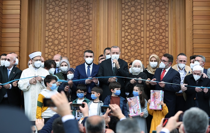 Cumhurbaşkanı Erdoğan, RTEÜ'de Cami Açılışını Gerçekleştirdi 12