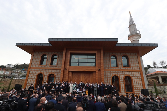 Cumhurbaşkanı Erdoğan, RTEÜ'de Cami Açılışını Gerçekleştirdi 16