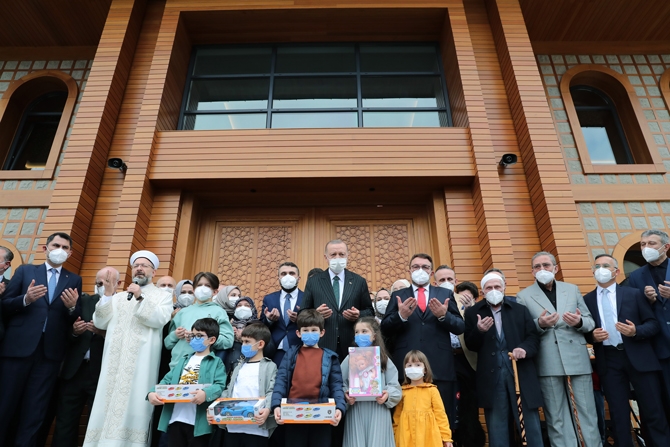 Cumhurbaşkanı Erdoğan, RTEÜ'de Cami Açılışını Gerçekleştirdi 2
