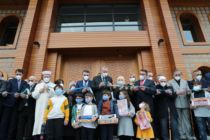Cumhurbaşkanı Erdoğan, RTEÜ'de Cami Açılışını Gerçekleştirdi 6
