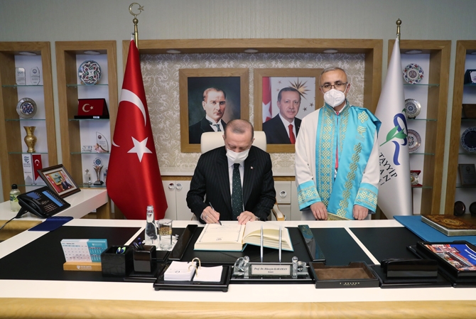 Cumhurbaşkanı Erdoğan, RTEÜ Rektörlüğünü ziyaret etti 3