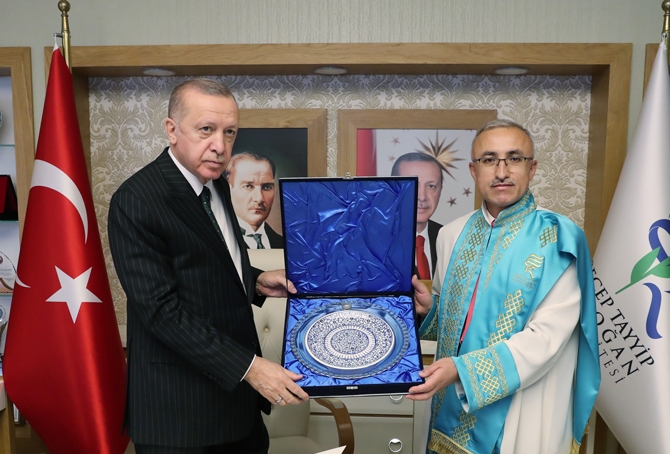 Cumhurbaşkanı Erdoğan, RTEÜ Rektörlüğünü ziyaret etti 4