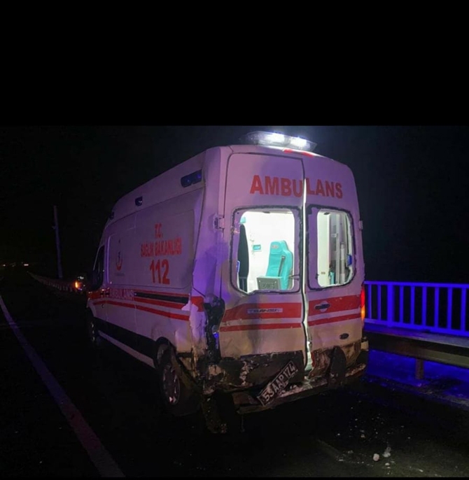 Rize’de kazaya müdahale etmeye giden ambulansla tır çarpıştı 6