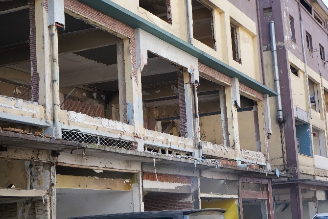 Rize'de Binalar Boşalınca Acı Gerçek Ortaya Çıktı 3