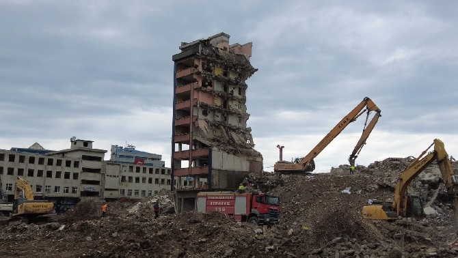 Rize'de Belediye Blokları'nın yıkımı sürüyor 5