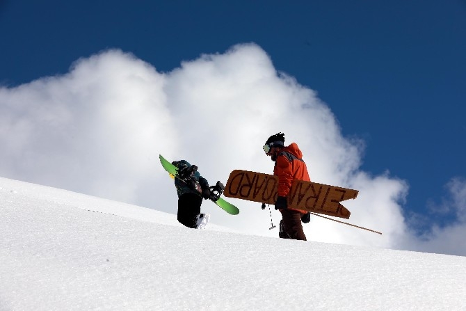 Petran'da karın tadını "lazboard"la kayarak çıkarıyorlar 11