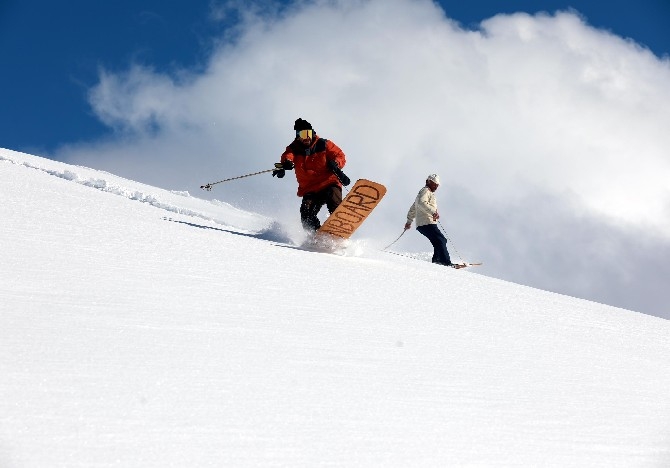 Petran'da karın tadını "lazboard"la kayarak çıkarıyorlar 12