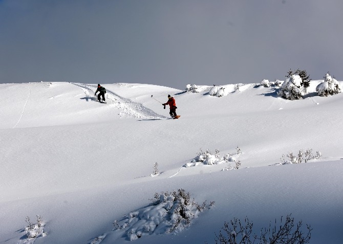 Petran'da karın tadını "lazboard"la kayarak çıkarıyorlar 13