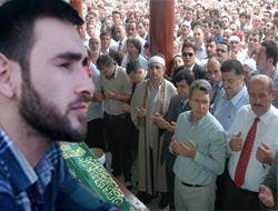 Baba Aktaş'ı Dostları Yalnız Bırakmadı, Oğul Aktaşı Binler Uğurladı