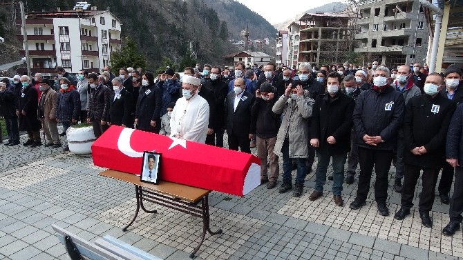 Ölü bulunan Kaymakam Yılmaz Kurt, Trabzon'da son yolculuğuna uğurla 11