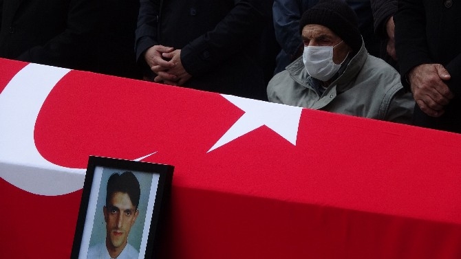 Ölü bulunan Kaymakam Yılmaz Kurt, Trabzon'da son yolculuğuna uğurla 4
