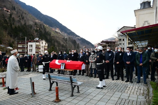 Ölü bulunan Kaymakam Yılmaz Kurt, Trabzon'da son yolculuğuna uğurla 5