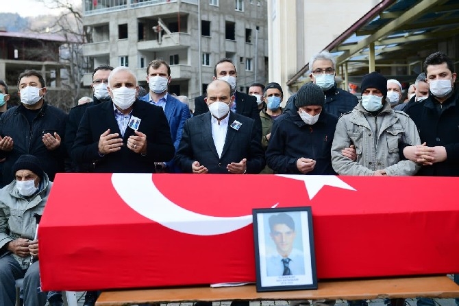 Ölü bulunan Kaymakam Yılmaz Kurt, Trabzon'da son yolculuğuna uğurla 6