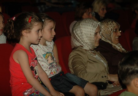 2 Ayrı Program 2 Ayrı Coşku 13