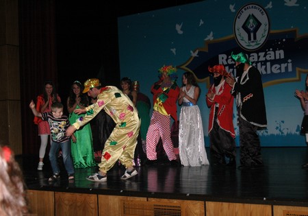 2 Ayrı Program 2 Ayrı Coşku 14