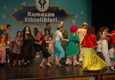 2 Ayrı Program 2 Ayrı Coşku 16