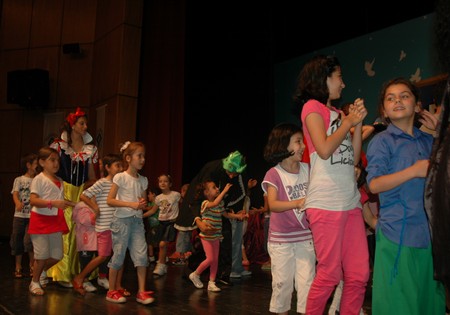 2 Ayrı Program 2 Ayrı Coşku 17